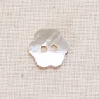Mother of Pearl flower button, small 11mm