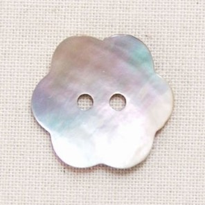 Mother of Pearl flower button, large 20mm